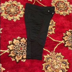 Black Lululemon 17” crop athletic pants